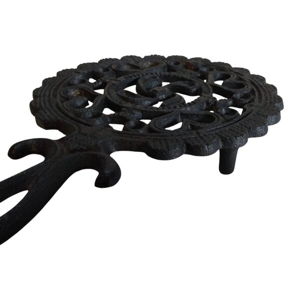 Vintage 1980's Canada Forge Reproduction Pin Wheel Cast Iron Footed Trivet - Picture 4 of 9